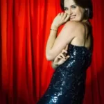 Alessandra Maestrini está no teatro e, no rastro de Bozena de ‘Toma lá dá cá’, é mais curtida que Beyoncé, no Tiktok