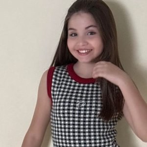 Ana Laura De Boni: aos 10 anos, entre as câmeras e as pistas de hipismo