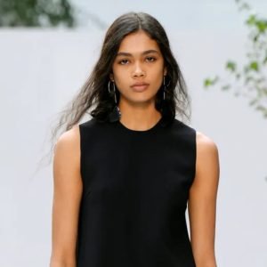 Michael Kors encontra na arte uma nova geometria para o verão 2027